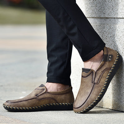 Wygodne buty ortopedyczne — ergonomiczne podparcie łuku stopy, łagodzące ból, szeroki krój, który nie uciska stóp.