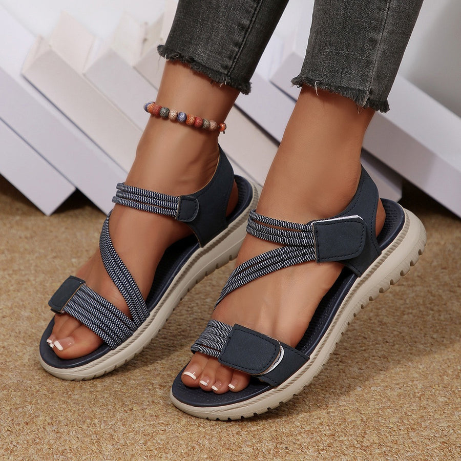 Wygodne sandały ortopedyczne — ergonomiczne podparcie łuku stopy, regulowana szerokość, podkreślające sylwetkę nóg.