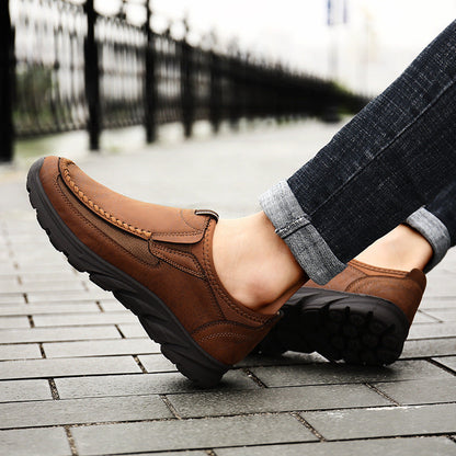 Wygodne buty ortopedyczne — ergonomiczne podparcie łuku stopy, łagodzące ból, szeroki krój, który nie uciska stopy.