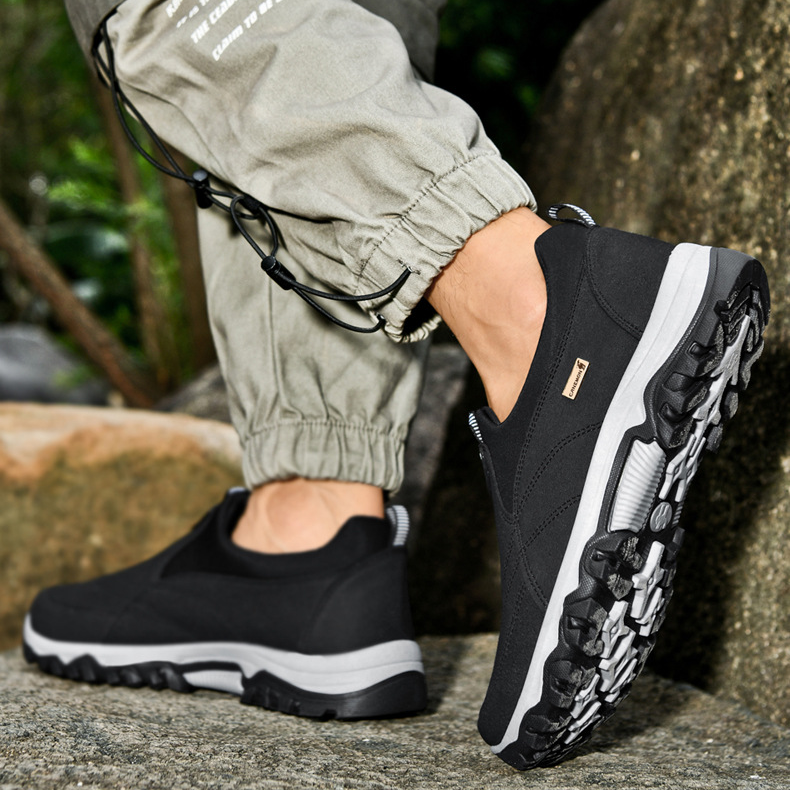 Wygodne buty ortopedyczne z zamszu — miękkie i wygodne, zapewniające doskonałe wsparcie — łagodzą ból stóp.